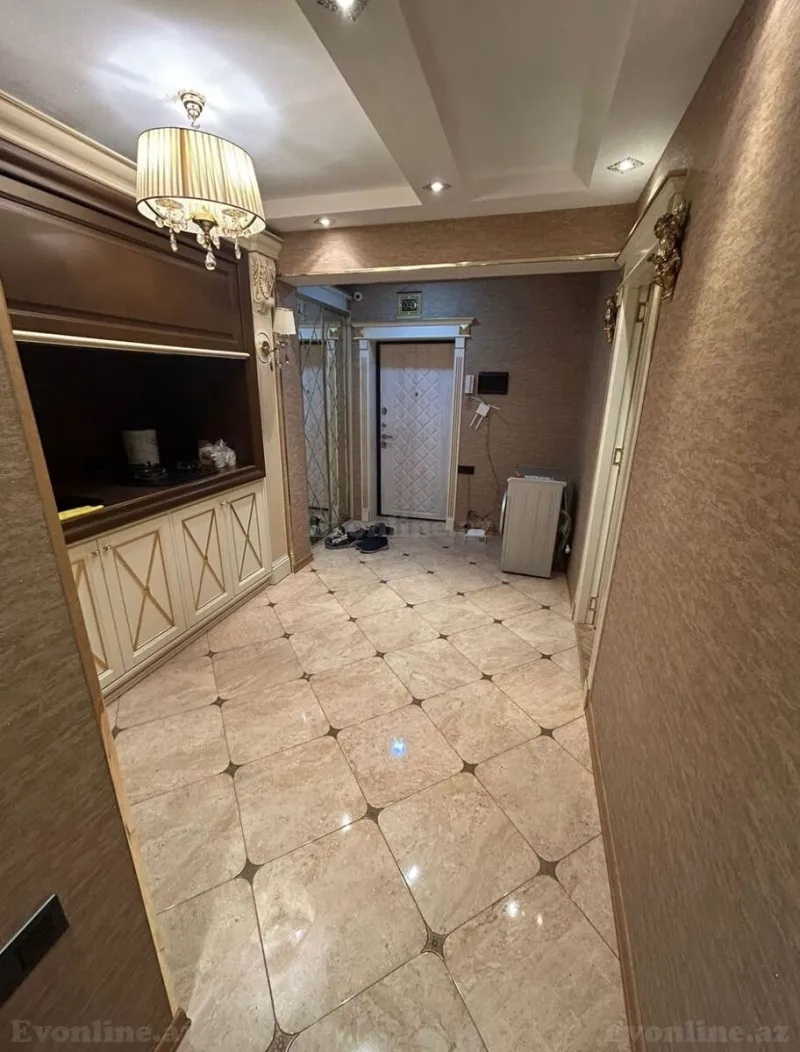 2 otaqlı Mənzil 70 m² 8 Noyabr m. Kirayə verilir