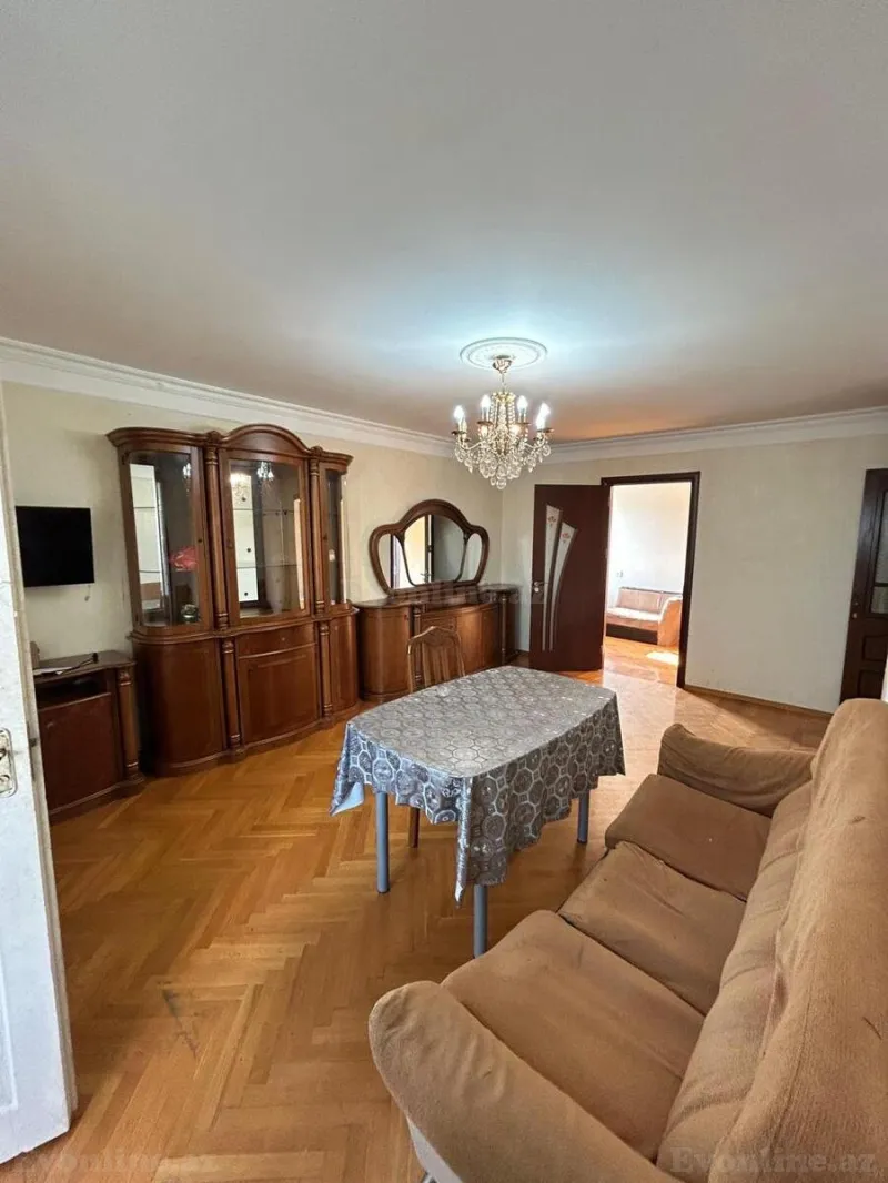 Satılır 4 otaqlı Mənzil Köhnə tikili 75 m² Memar Əcəmi m.
