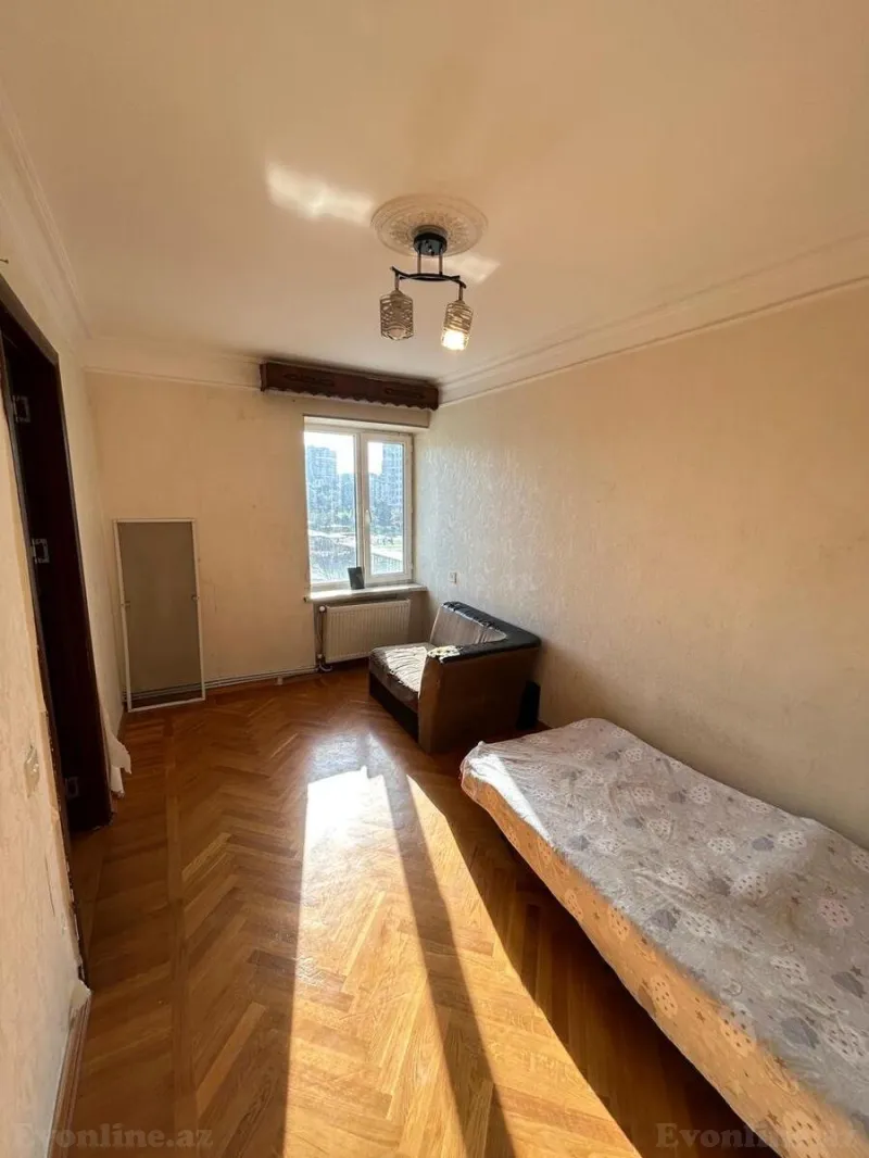 Satılır 4 otaqlı Mənzil Köhnə tikili 75 m² Memar Əcəmi m. - şəkil 5