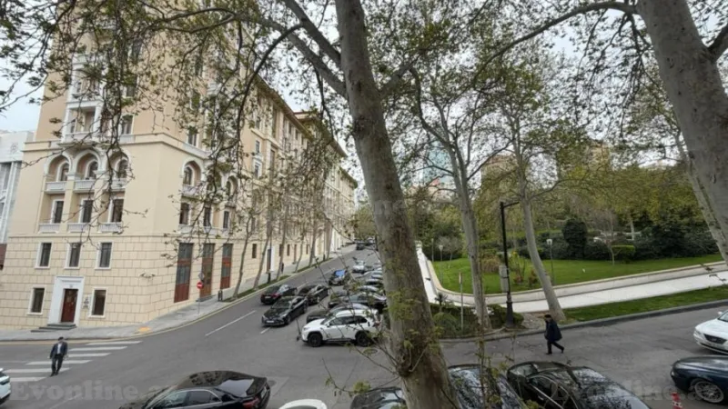 Kirayə verilir 3 otaqlı Mənzil Köhnə tikili 120 m² İçərişəhər m.