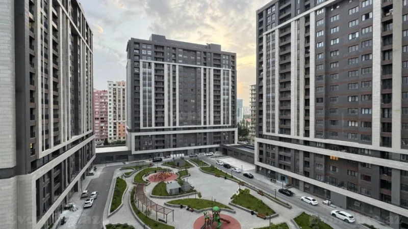 3 otaqlı Mənzil 130 m² Xətai m. Kirayə verilir