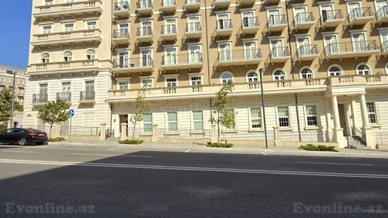 Kirayə verilir Ofis 106 m² Xətai r.