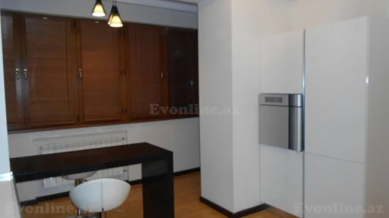 Kirayə verilir 3 otaqlı Mənzil Köhnə tikili 100 m² Sahil m. - şəkil 12