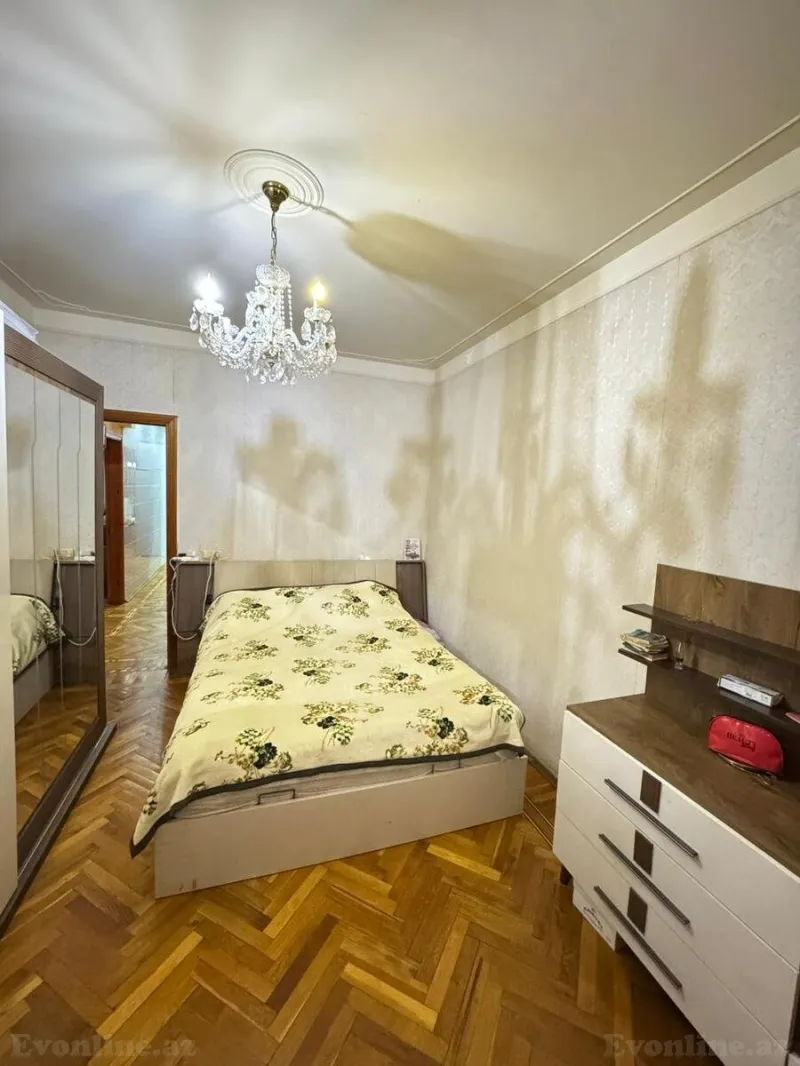 Satılır 5 otaqlı Mənzil Köhnə tikili 120 m² Azadlıq prospekti m. - şəkil 2