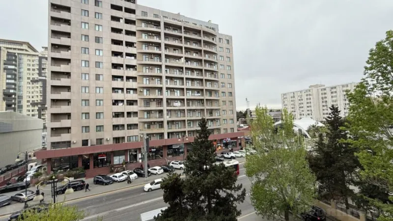 Satılır 2 otaqlı Mənzil Köhnə tikili 65 m² Gənclik m.