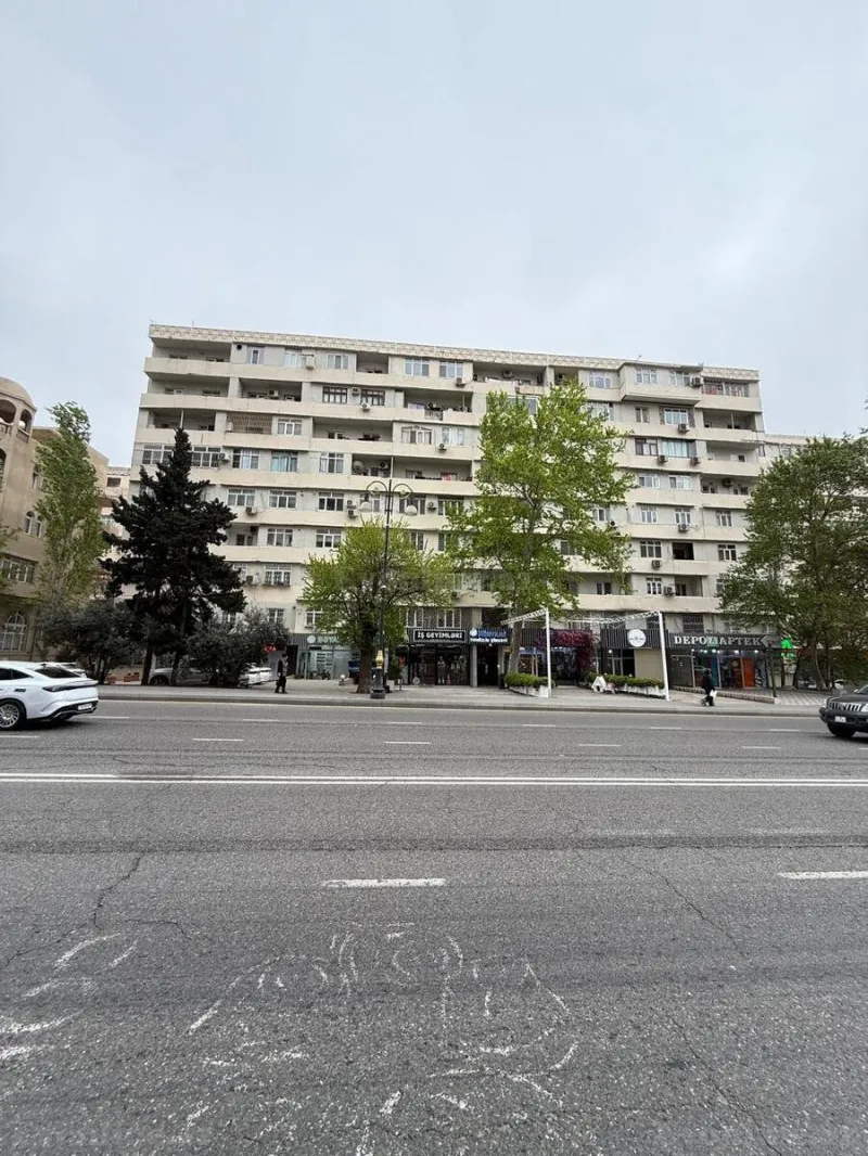 Satılır 2 otaqlı Mənzil Köhnə tikili 65 m² Gənclik m. - şəkil 2