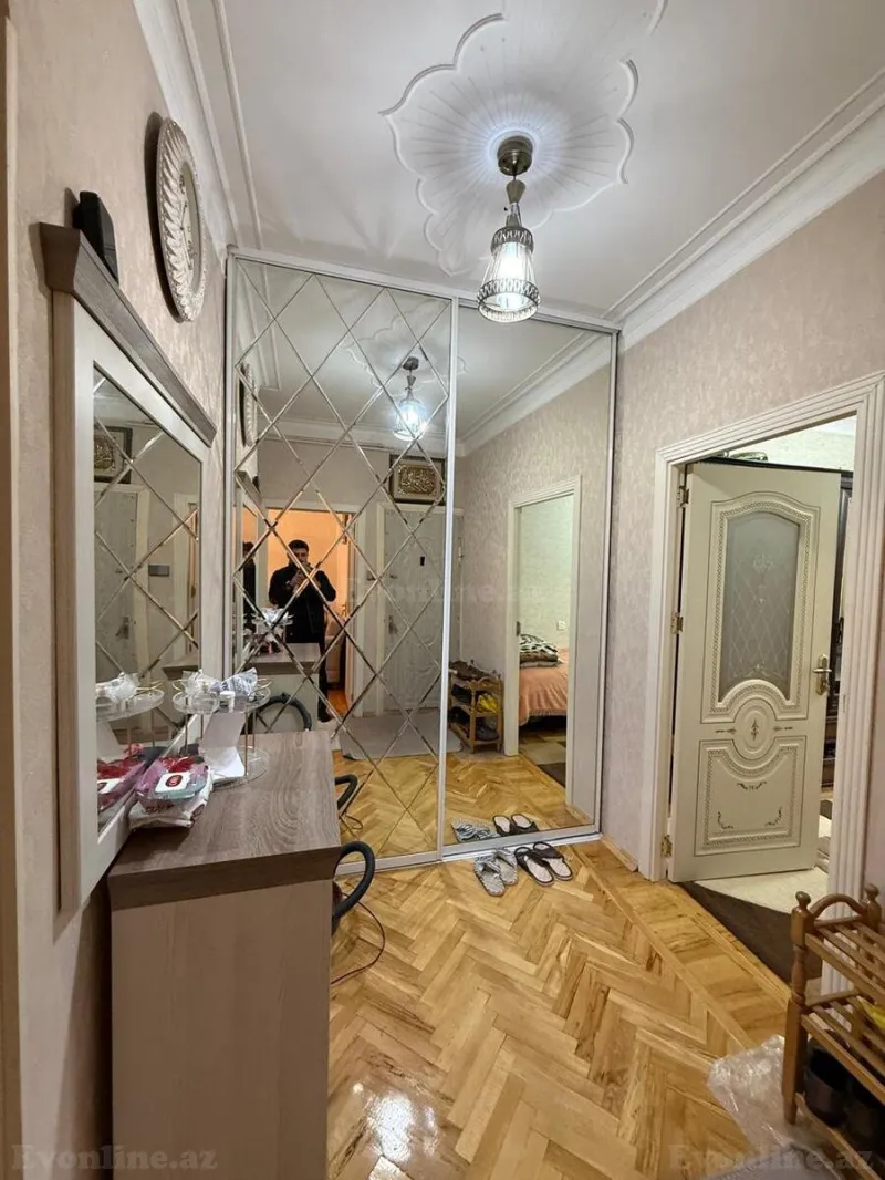 Satılır 2 otaqlı Mənzil Köhnə tikili 65 m² Gənclik m. - şəkil 13