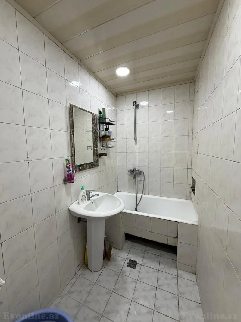 Satılır 2 otaqlı Mənzil Köhnə tikili 65 m² Gənclik m. - şəkil 15