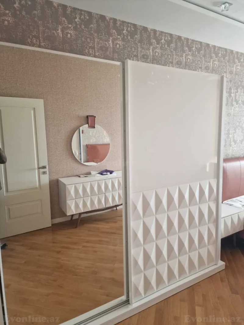 Kirayə verilir 3 otaqlı Mənzil Yeni tikili 135 m² İnşaatçılar m. - şəkil 3