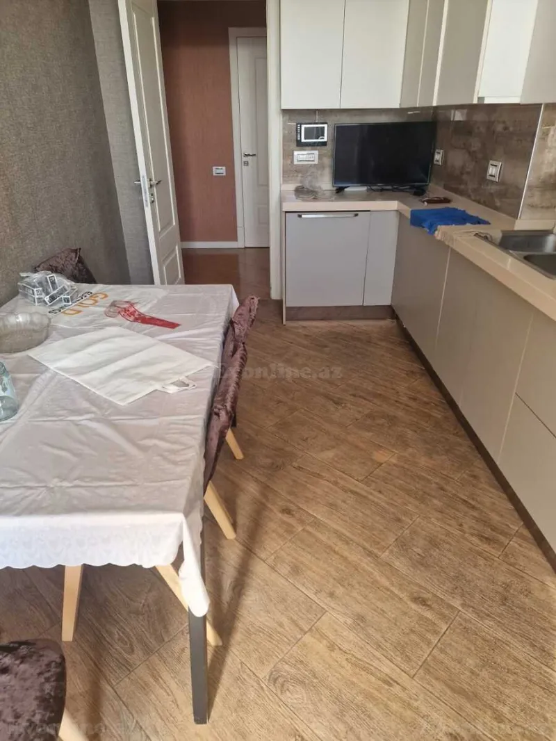 Kirayə verilir 3 otaqlı Mənzil Yeni tikili 135 m² İnşaatçılar m. - şəkil 10
