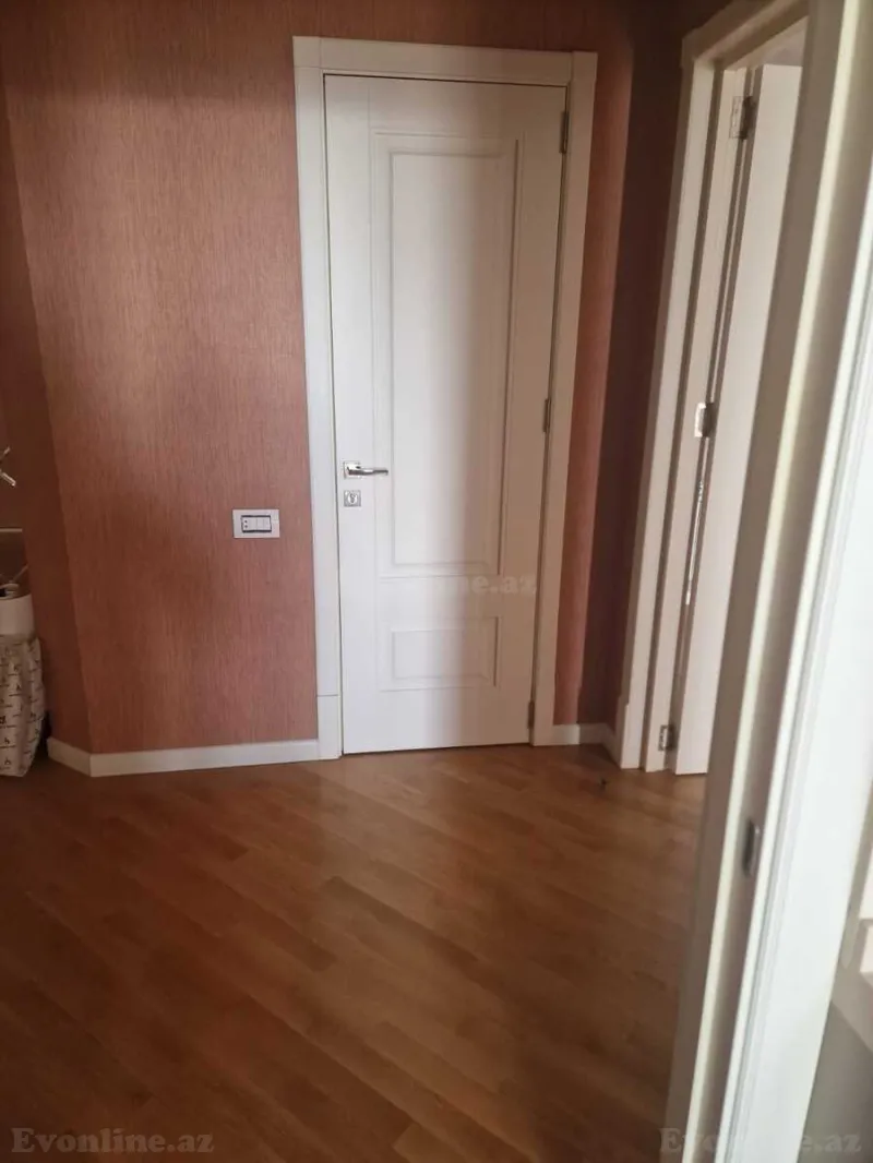 Kirayə verilir 3 otaqlı Mənzil Yeni tikili 135 m² İnşaatçılar m. - şəkil 11