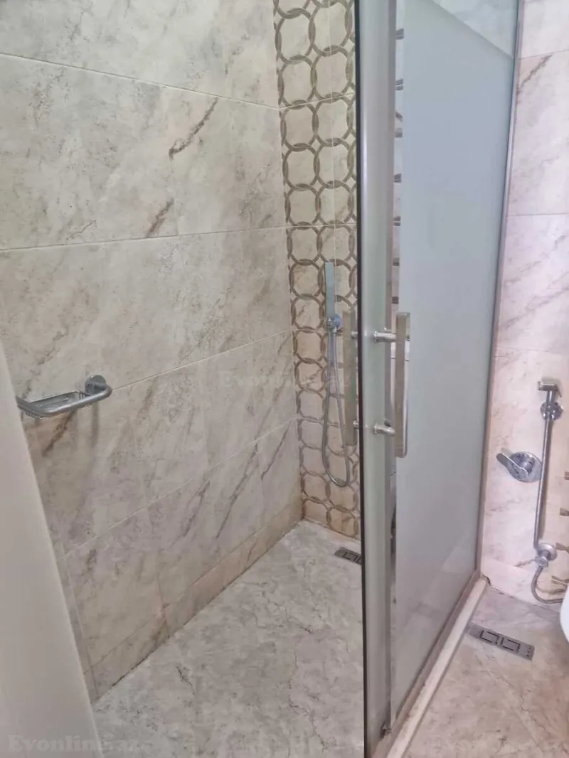 Kirayə verilir 3 otaqlı Mənzil Yeni tikili 135 m² İnşaatçılar m. - şəkil 20