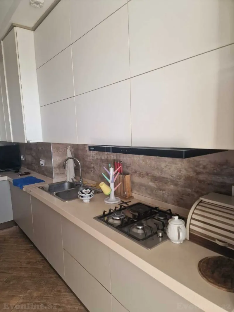 Kirayə verilir 3 otaqlı Mənzil Yeni tikili 135 m² İnşaatçılar m. - şəkil 22