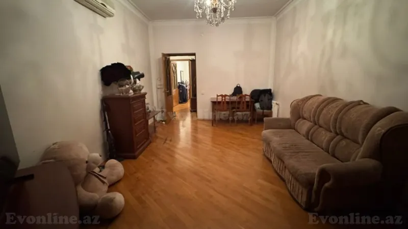 3 otaqlı Mənzil 60 m² Elmlər Akademiyası m. Satılır