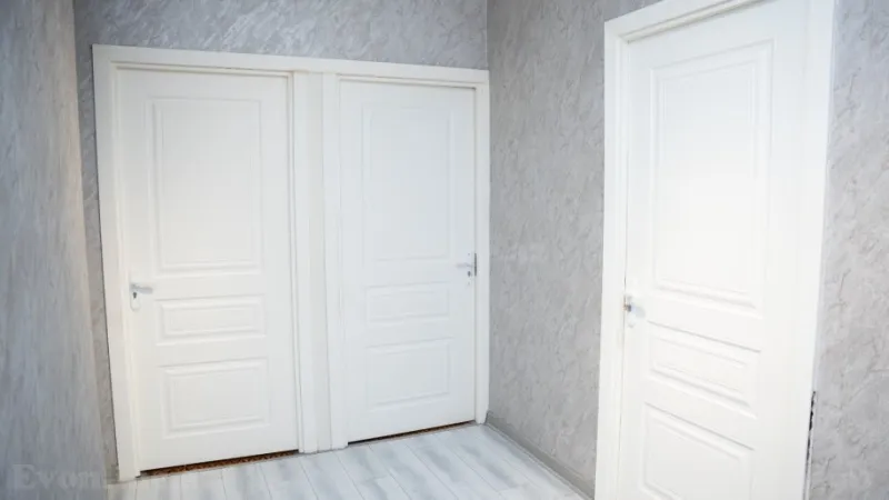 Satılır 5 otaqlı Mənzil Köhnə tikili 125 m² 8-ci mikrorayon - şəkil 2