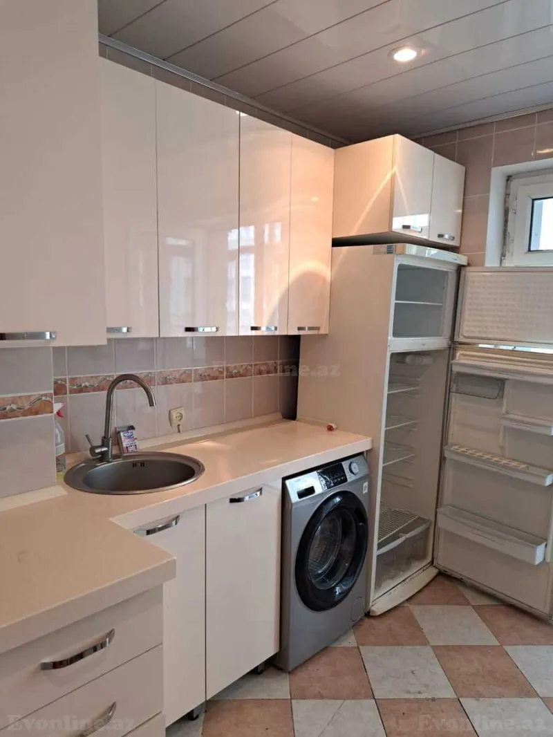 Kirayə verilir 2 otaqlı Mənzil Köhnə tikili 55 m² 8 Noyabr m.
