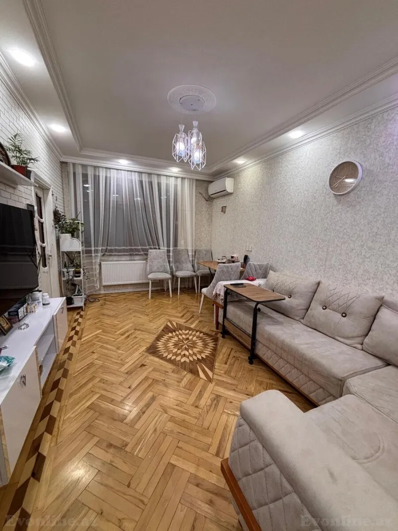 3 otaqlı Mənzil 60 m² 4-cü mikrorayon Satılır