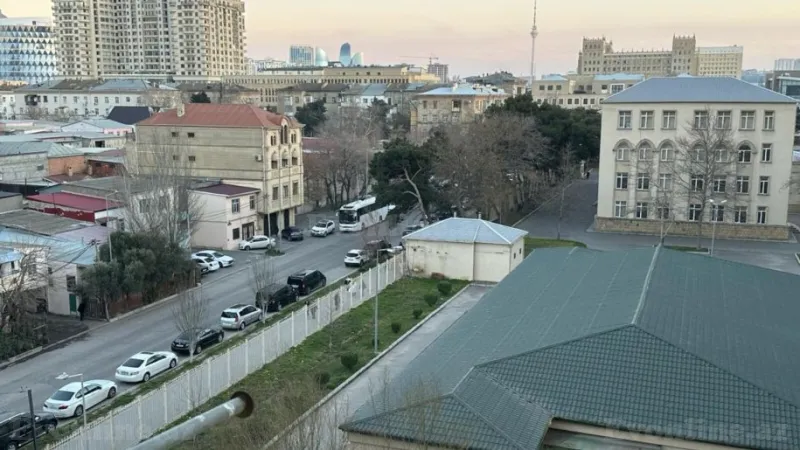 3 otaqlı Mənzil 78 m² Elmlər Akademiyası m. Kirayə verilir