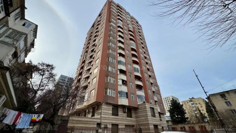 3 otaqlı Mənzil 100 m² Elmlər Akademiyası m. Kirayə verilir