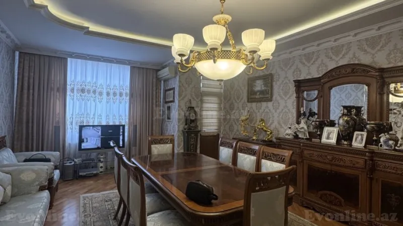 3 otaqlı Mənzil 146 m² 8 Noyabr m. Satılır