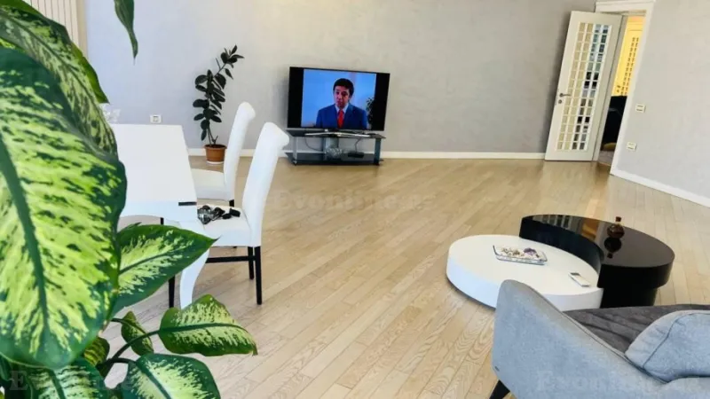 Kirayə verilir 3 otaqlı Mənzil Yeni tikili 150 m² Xətai m. - şəkil 7