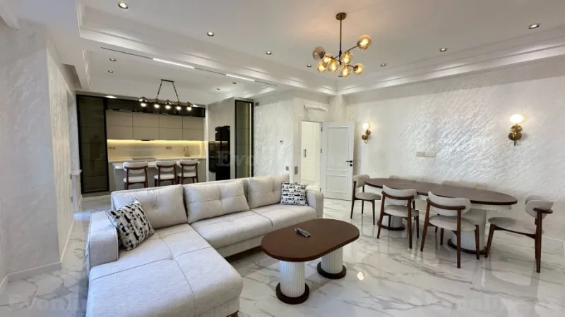 4 otaqlı Mənzil 160 m² Xətai r. Kirayə verilir