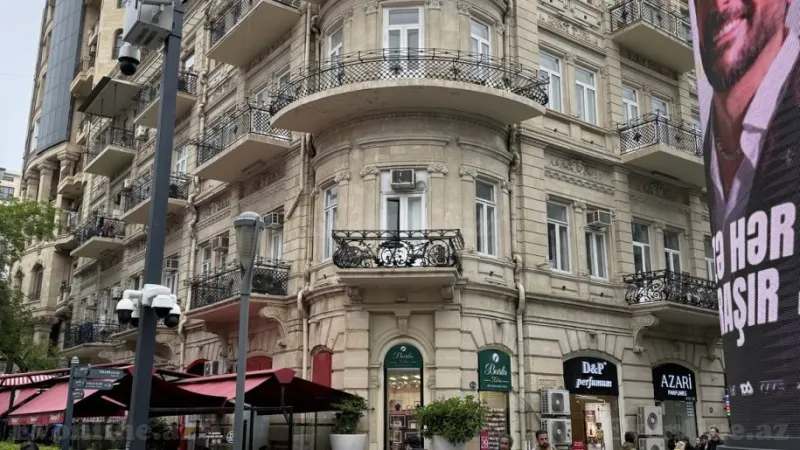 Satılır 7 otaqlı Mənzil Köhnə tikili 330 m² Sahil m.
