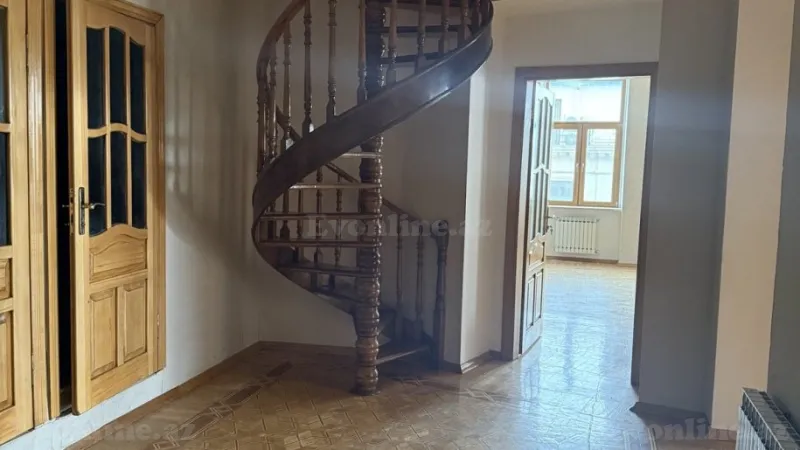 Satılır 7 otaqlı Mənzil Köhnə tikili 330 m² Sahil m. - şəkil 2