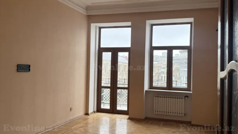 Satılır 7 otaqlı Mənzil Köhnə tikili 330 m² Sahil m. - şəkil 5