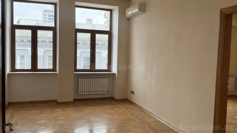 Satılır 7 otaqlı Mənzil Köhnə tikili 330 m² Sahil m. - şəkil 9