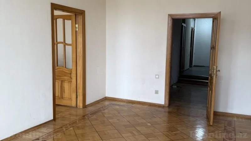 Satılır 7 otaqlı Mənzil Köhnə tikili 330 m² Sahil m. - şəkil 10