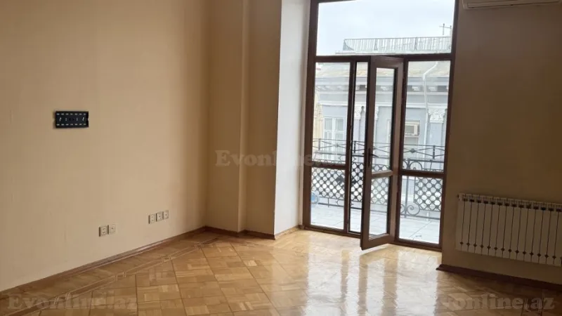 Satılır 7 otaqlı Mənzil Köhnə tikili 330 m² Sahil m. - şəkil 11