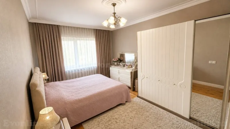 Satılır 4 otaqlı Mənzil Köhnə tikili 110 m² İnşaatçılar m. - şəkil 2