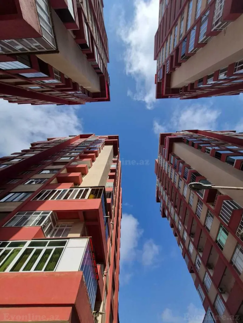 2 otaqlı Mənzil 105 m² Neftçilər m. Satılır
