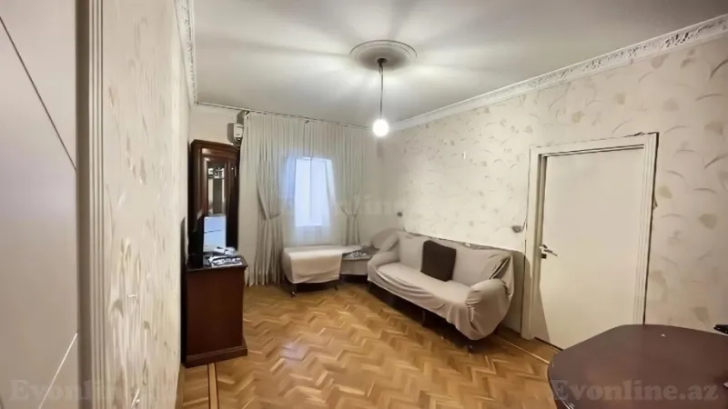 Satılır 5 otaqlı Mənzil Köhnə tikili 130 m² 8-ci mikrorayon