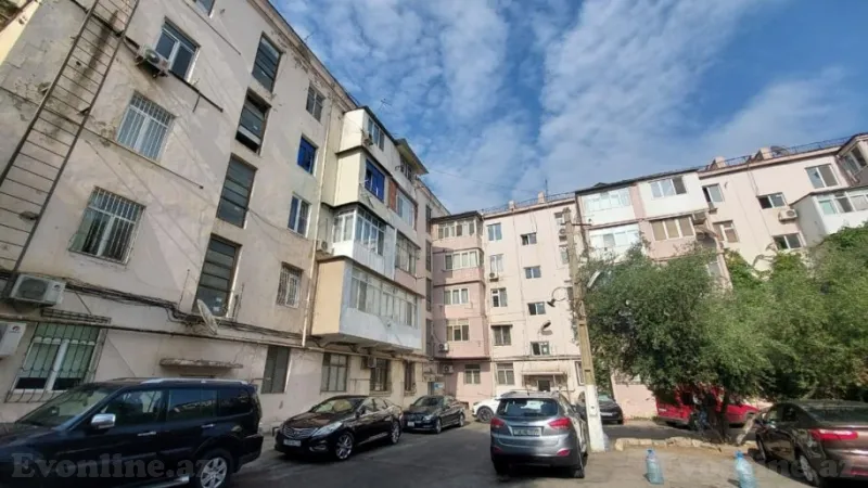 2 otaqlı Mənzil 62 m² Elmlər Akademiyası m. Satılır