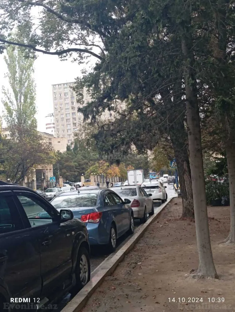 Satılır Obyekt 50 m² İnşaatçılar m.
