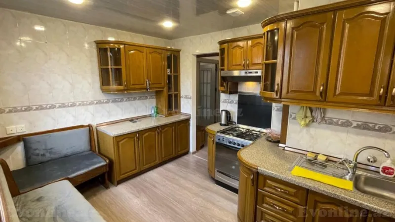 Kirayə verilir 3 otaqlı Mənzil Köhnə tikili 90 m² Nəriman Nərimanov m.