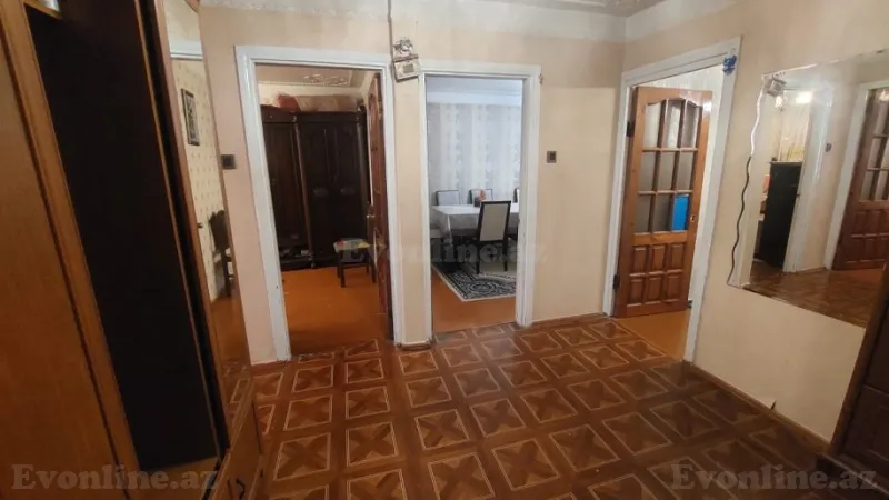 Satılır 4 otaqlı Mənzil Köhnə tikili 75 m² Neftçilər m. - şəkil 3