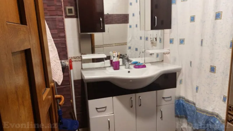 Satılır 4 otaqlı Mənzil Köhnə tikili 75 m² Neftçilər m. - şəkil 6