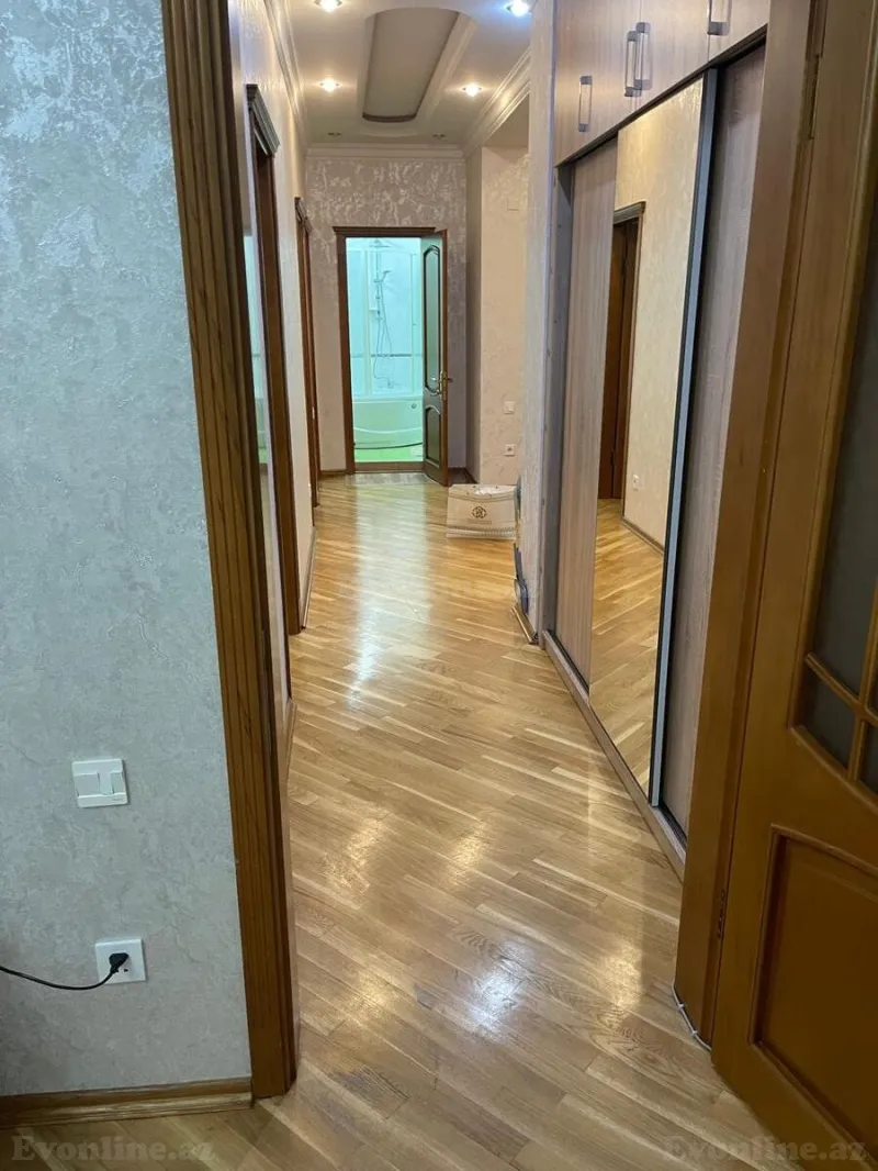 Kirayə verilir 3 otaqlı Mənzil Yeni tikili 130 m² Nərimanov r. - şəkil 9