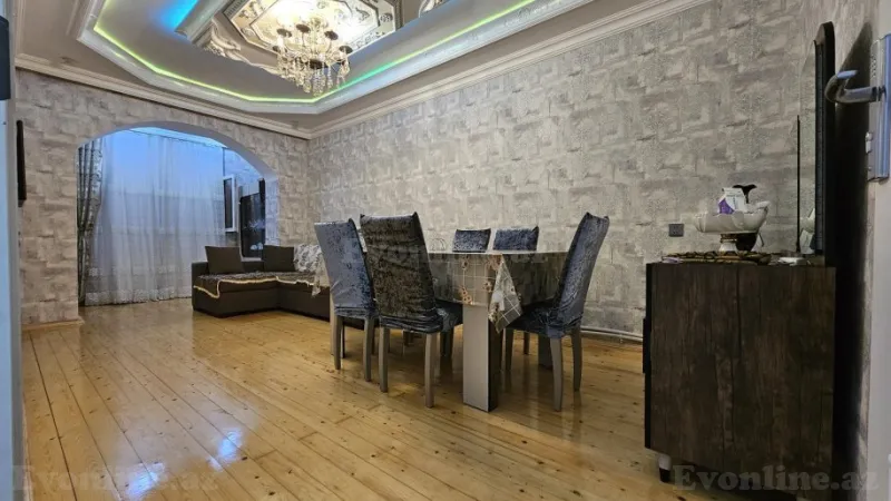 Satılır 4 otaqlı Mənzil Köhnə tikili 100 m² Xırdalan