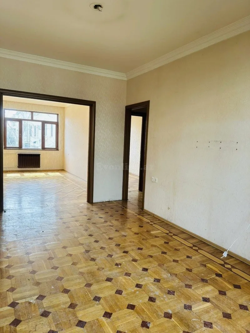 Satılır 3 otaqlı Mənzil Köhnə tikili 70 m² Gənclik m. - şəkil 3