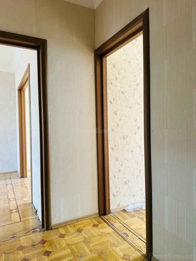 Satılır 3 otaqlı Mənzil Köhnə tikili 70 m² Gənclik m. - şəkil 4