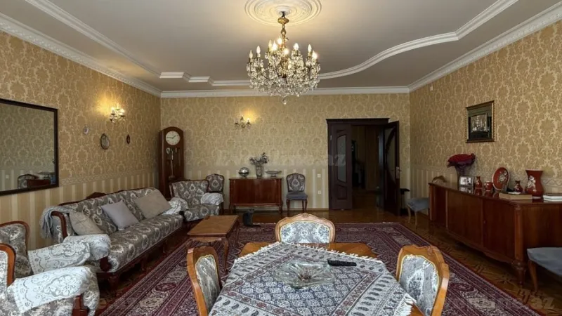Satılır 4 otaqlı Mənzil Yeni tikili 195 m² Nəsimi r. - şəkil 2