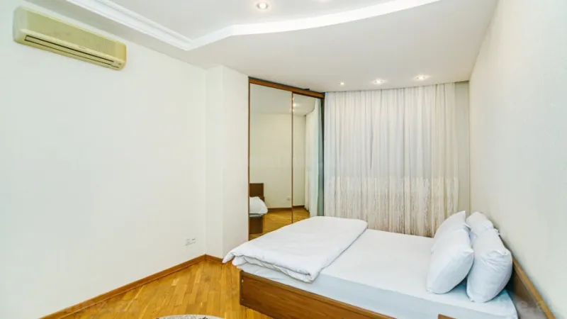 Kirayə verilir 3 otaqlı Mənzil Yeni tikili 150 m² 28 May m. - şəkil 14