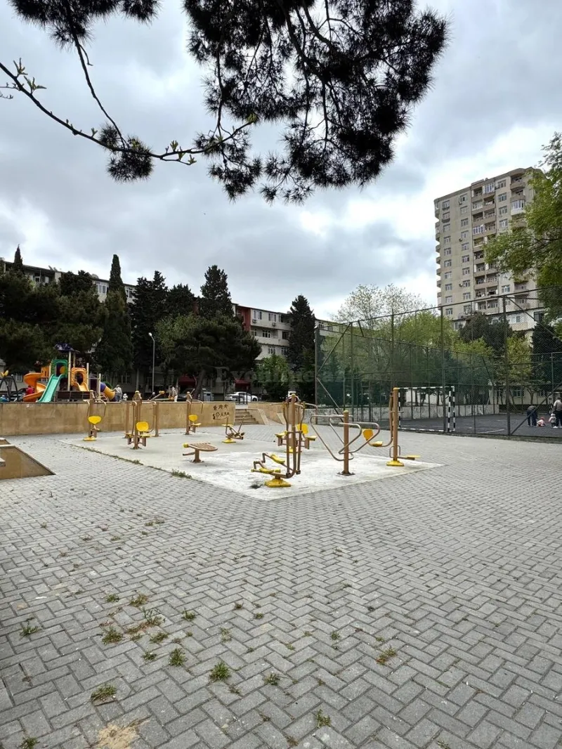 Satılır 4 otaqlı Mənzil Köhnə tikili 100 m² Həzi Aslanov m.
