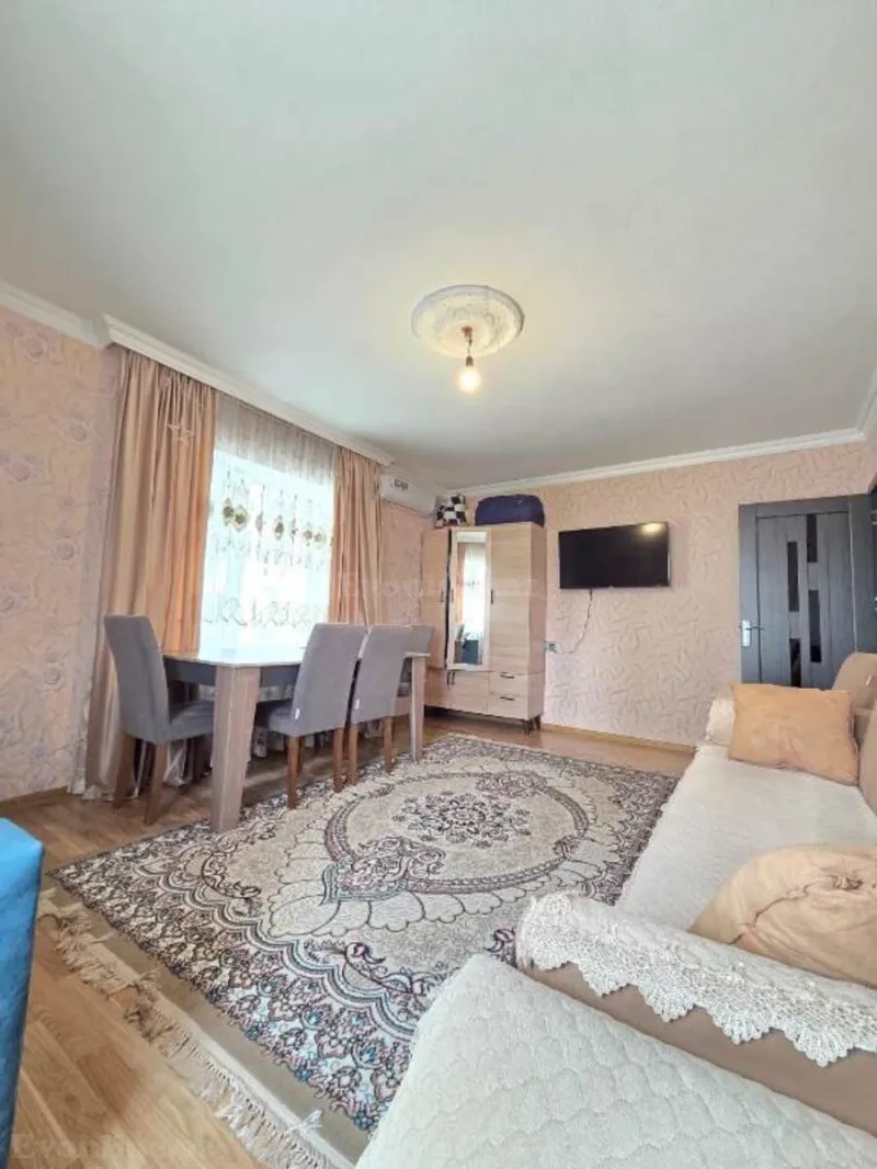 Satılır 2 otaqlı Mənzil Köhnə tikili 55 m² İnşaatçılar m. - şəkil 2