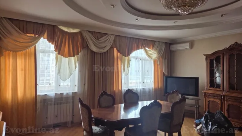 3 otaqlı Mənzil 175 m² Elmlər Akademiyası m. Kirayə verilir