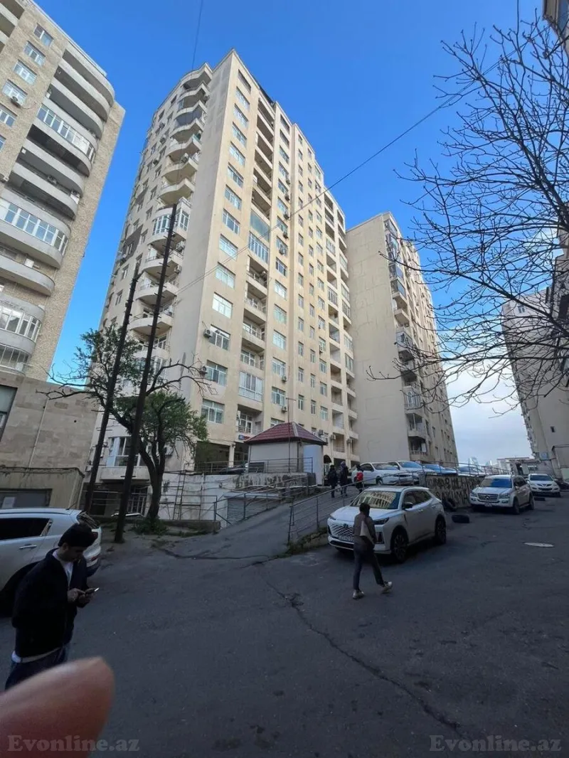 4 otaqlı Mənzil 214 m² Elmlər Akademiyası m. Satılır